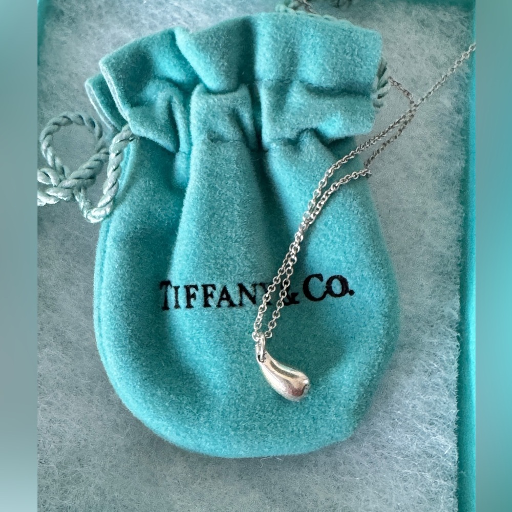 Authentic Tiffany & Co.Teardrop SV925 Pendant Necklace W/Box/Dustbag - Picture 4 of 7